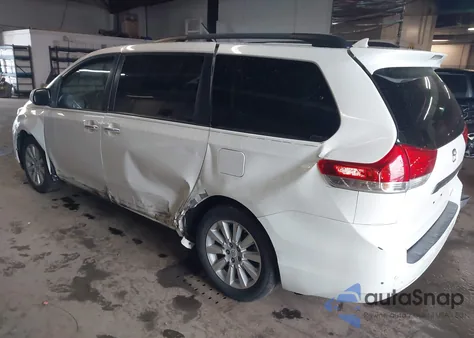 2011 Toyota Sienna Limited z USA, uszkodzony, nr VIN 5TDDK3DCXBS005286